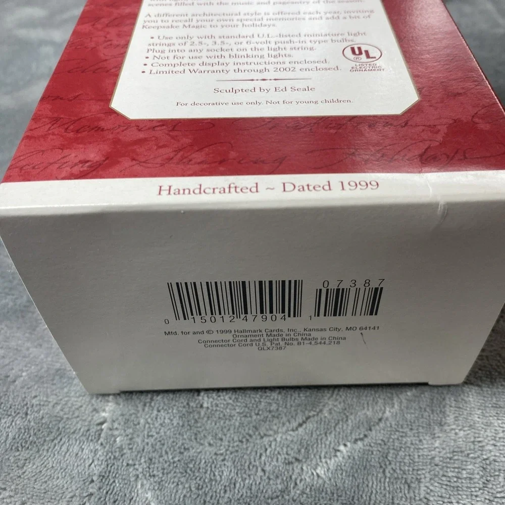 1999 Hallmark Keepsake Colonial Church Candlelight services ornament